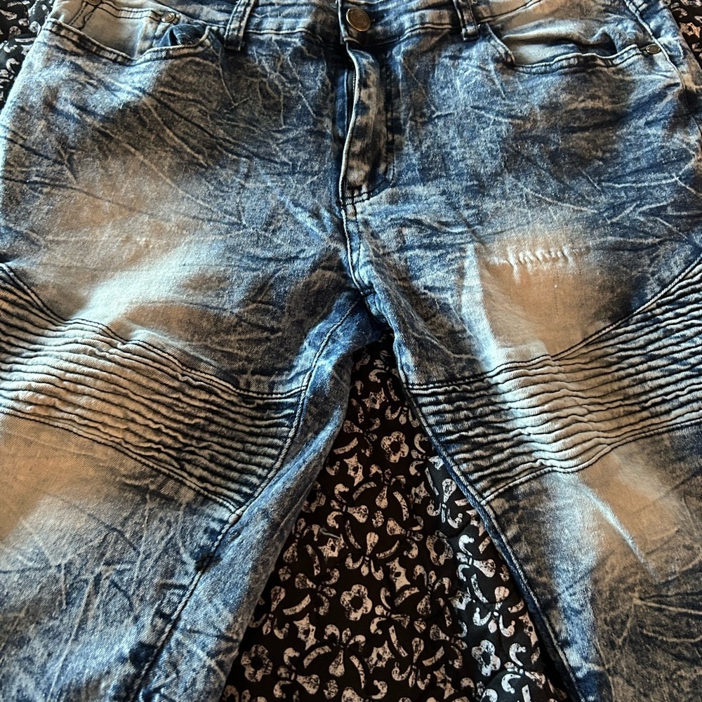 Mecca Blue Washed Jeans with Ribbed Accents